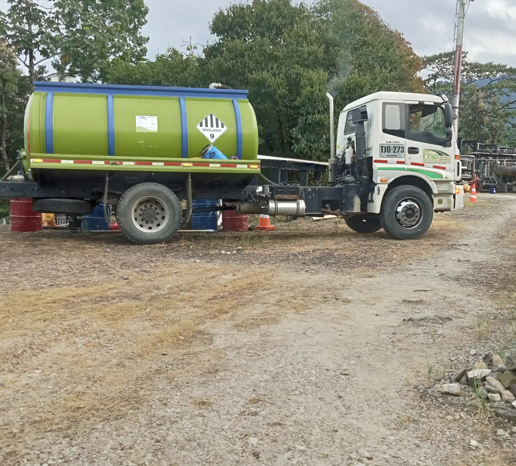 Equipo de Eco Servicios durante una operación de servicios ambientales en Arauca
